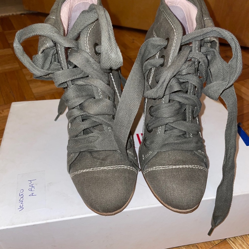 Linen Wedges - Picture 2 of 4